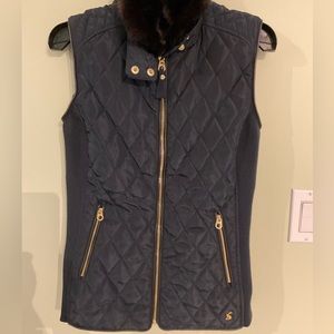 Joules Quilted Equestrian style Vest with removable fur collar.